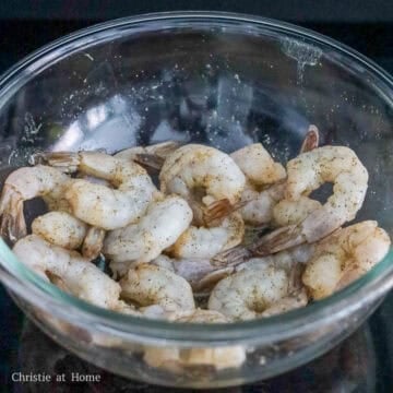 First in a large mixing bowl, combine shrimp with salt, black pepper and shaoxing wine.