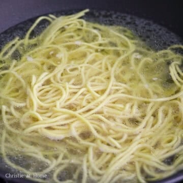 In a large pan filled two-thirds with water, bring to a boil on high heat. Blanch noodles for 30 seconds or just until loosened. Strain the noodles in a colander and set aside. Do not rinse off with cold water.