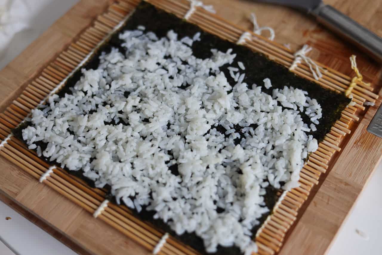 Spread rice on gim