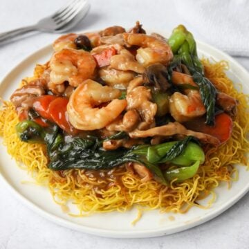 featured image of crispy chow mein noodles