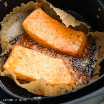 Remove from the air fryer and let the residual heat carry over the cooking process. Garnish salmon with green onions and enjoy!