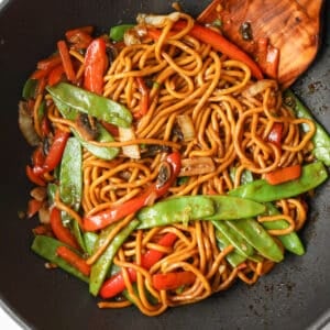 featured image of lo mein