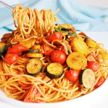 featured image of Chicken Tomato Zucchini Pasta