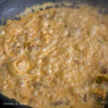 Reduce to medium-low heat, stir in cream and simmer until thickened. Once thickened, mix in hot pasta water.