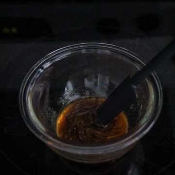 In a small bowl, mix sauce ingredients until combined and set aside.