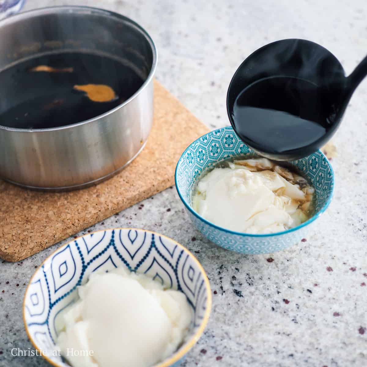 Once the sweet broth is ready, ladle equal parts into each bowl. Enjoy immediately or you can also serve this cold.