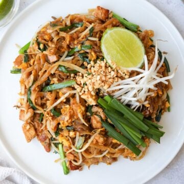 Garnish with fresh limes and crushed peanuts. Enjoy!