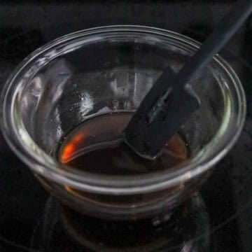 Oyster sauce, toasted sesame oil, soy sauce, Shaoxing wine, and sugar mixed together.