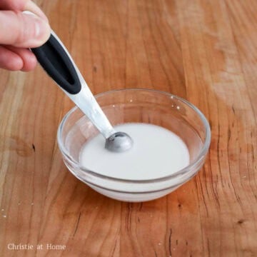 In a small bowl, combine cornstarch and cold water to make cornstarch slurry. Set aside.